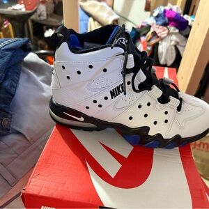 Nike Men Barkley size 10.5 wore once like new 100